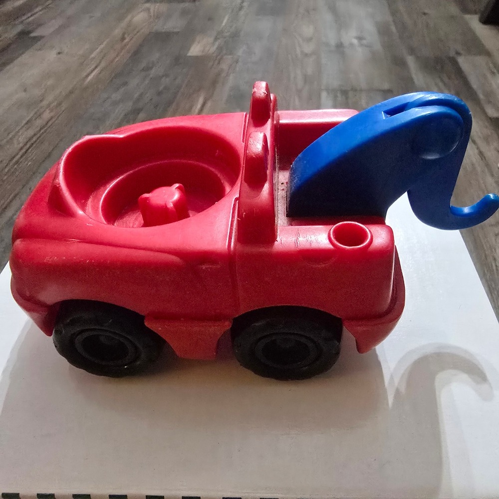 Vintage 2002 Fisher Price Little People Red Tow Truck Wrecker